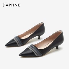 Daphne/达芙妮2020春季新款创意弹力带设计单鞋女尖头舒适猫跟鞋