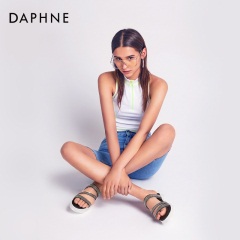 Daphne/达芙妮夏精致水钻厚底运动凉拖女时尚外穿拖鞋套脚拖