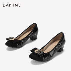 Daphne/达芙妮春秋新款优雅时尚设计感圆扣漆皮拼接粗跟