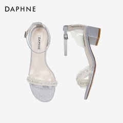 达芙妮2020年夏露趾中空粗跟一字带凉鞋圆头珍珠水钻透明PVC凉鞋