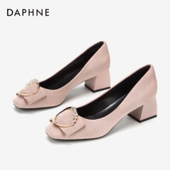 Daphne/达芙妮2020春粗跟单鞋女【桂冠传说饰扣】方头百搭时装鞋