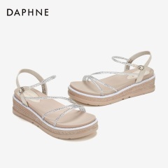 达芙妮2020夏季新款女鞋吸晴烫钻ins一字带4cm厚底坡跟松糕底凉鞋