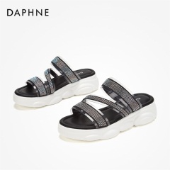 Daphne/达芙妮夏精致水钻厚底运动凉拖女时尚外穿拖鞋套脚拖